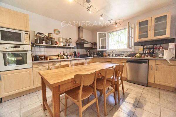 🏡 Grande maison économe de plain-pied au centre d’Eyguières