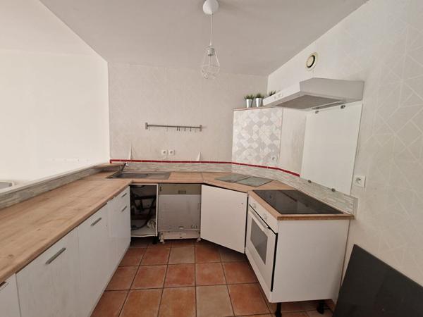 Appartement  2 pieces - 64 m2 - proche Aix-en-Provence - 2 places de stationnement privatives