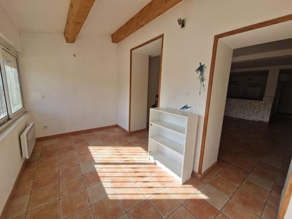 Appartement  2 pieces - 64 m2 - proche Aix-en-Provence - 2 places de stationnement privatives