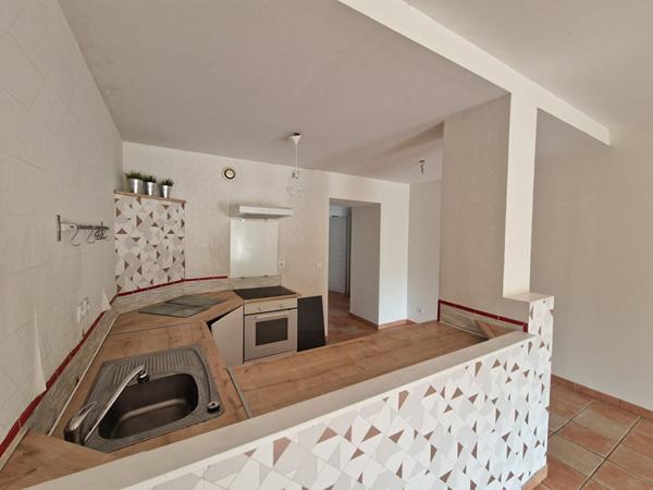 Appartement  2 pieces - 64 m2 - proche Aix-en-Provence - 2 places de stationnement privatives