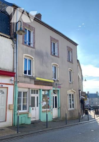 Un immeuble entier à usage mixte d'habitation et commercial