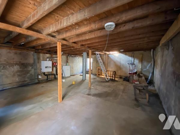 Un immeuble entier à usage mixte d'habitation et commercial