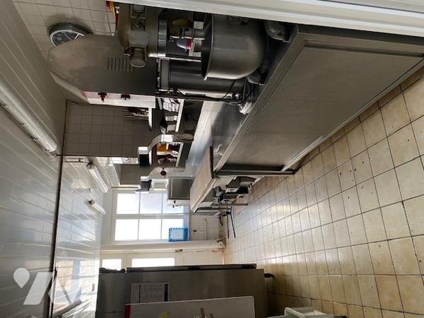 Un immeuble entier à usage mixte d'habitation et commercial