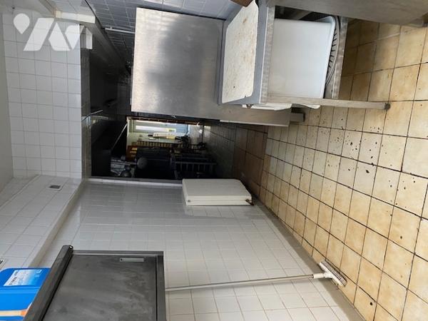 Un immeuble entier à usage mixte d'habitation et commercial