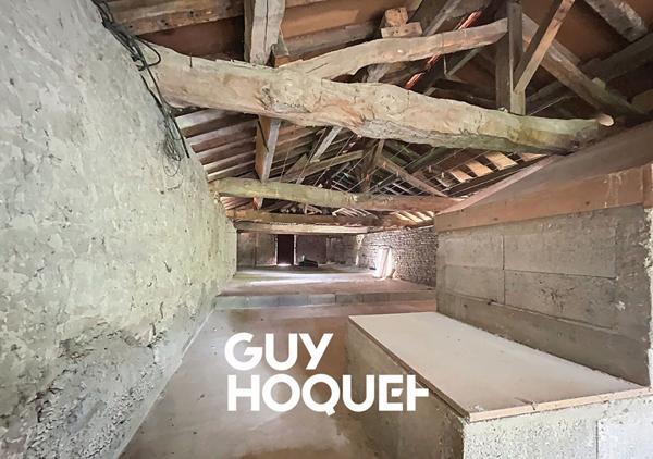 Plateau Viabilisé 71m² avec Beau Potentiel & Terrain 303m² - 71000 VARENNES-LES-MÂCON