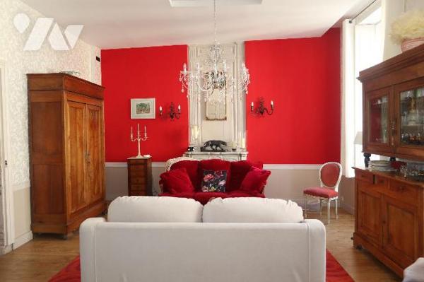 En plein c?ur du FAOU , cette magnifique maison bourgeoise datant du XIX e siècle se distingue ...