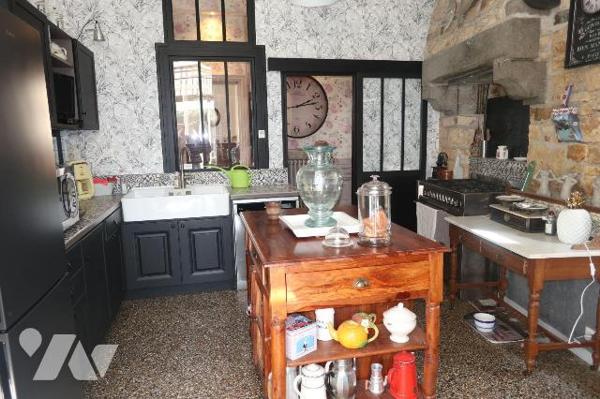 En plein c?ur du FAOU , cette magnifique maison bourgeoise datant du XIX e siècle se distingue ...