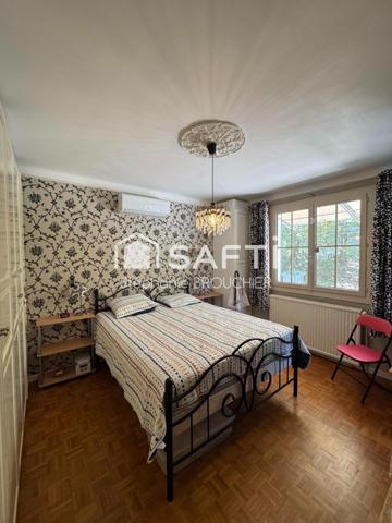 Maison sur un beau terrain avec piscine