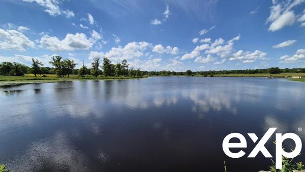 Etang de 7,5 ha sur 17 ha de terrain et projet possible d’accueil touristique