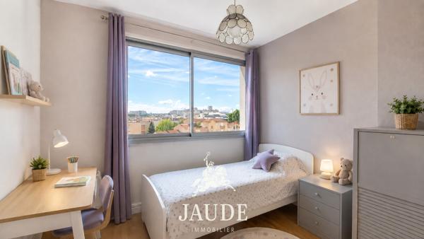 Appartement 81 m² traversant avec 3 chambres et un garage privatif Détails des diagnostics énergétiques