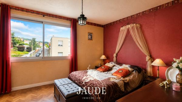 Appartement 81 m² traversant avec 3 chambres et un garage privatif Détails des diagnostics énergétiques