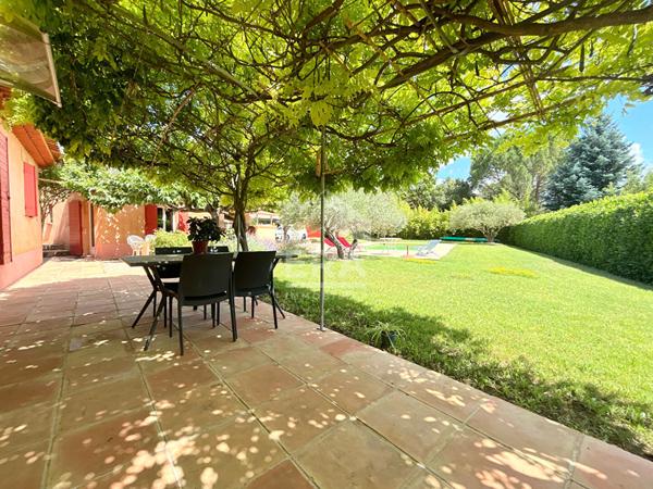 A VENDRE 84240 LA TOUR D'AIGUES MAISON 5 PIECES D'ENVIRON 125M² AVEC PISCINE, GARAGE ET JARDIN DE 1648M²