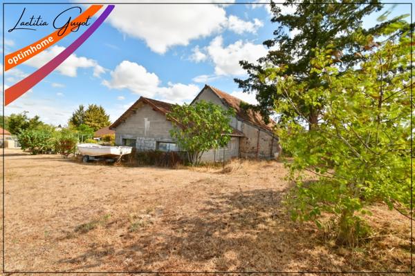Longère bourbonnaise avec dépendances et 3 900 m² de terrain – Coulandon
