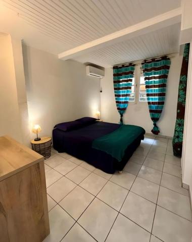 Immeuble F10 aux Trois-Îlets de 227m2 -Vue Mer Panoramique et Piscine