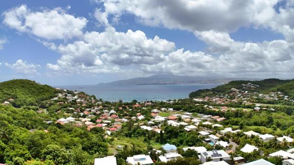 Immeuble F10 aux Trois-Îlets de 227m2 -Vue Mer Panoramique et Piscine