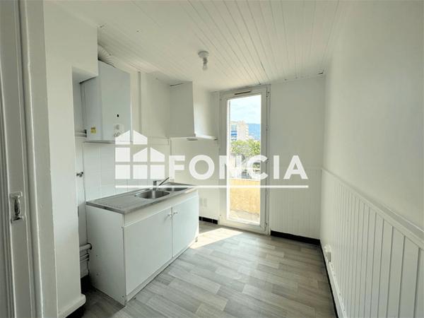 Location Appartement 4 pièces 61.65 m² - 56 RUE DE L'ORANGERIE Toulon 83200