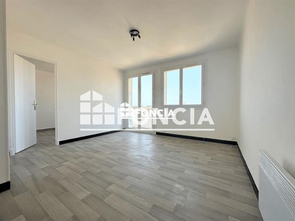 Location Appartement 4 pièces 61.65 m² - 56 RUE DE L'ORANGERIE Toulon 83200
