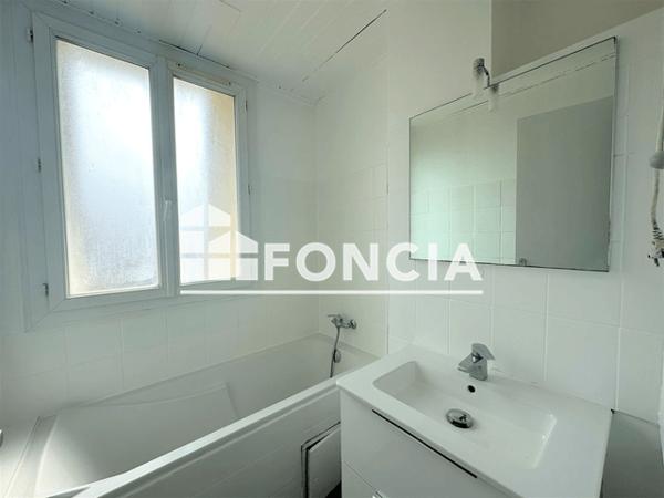 Location Appartement 4 pièces 61.65 m² - 56 RUE DE L'ORANGERIE Toulon 83200