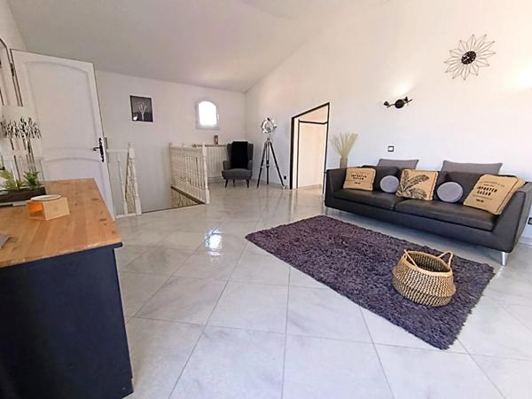 Maison Gignac La Nerthe 6 pièce(s) 248 m2