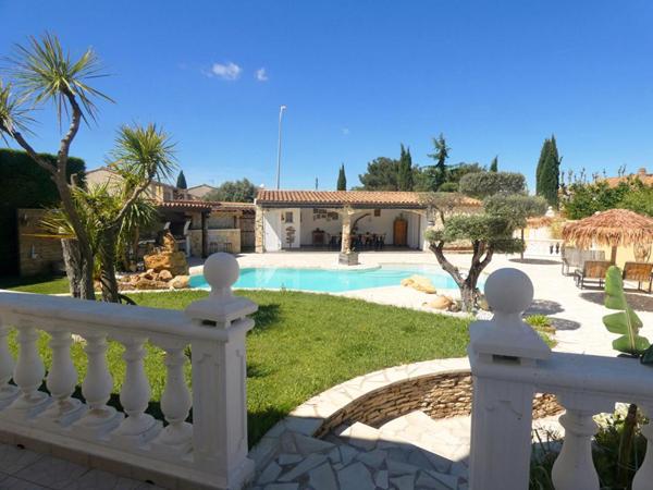 Maison Gignac La Nerthe 6 pièce(s) 248 m2