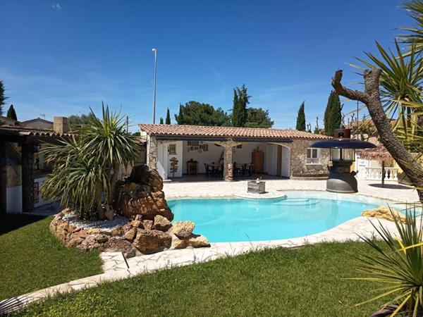 Maison Gignac La Nerthe 6 pièce(s) 248 m2