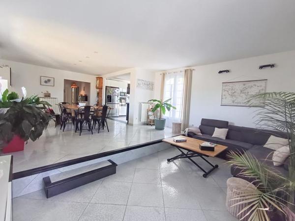 Maison Gignac La Nerthe 6 pièce(s) 248 m2