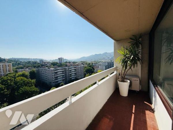 MARSEILLE 13011 : LA POMME | T3 EN DERNIER ÉTAGE AVEC BALCON, CAVE ET PARKING

Cet appartemen...