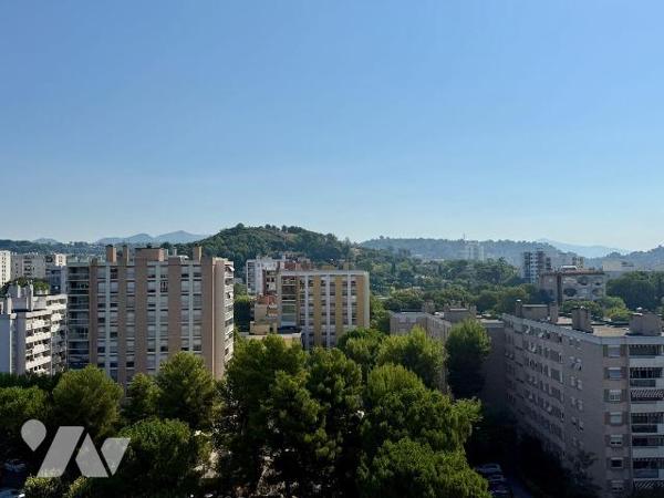 MARSEILLE 13011 : LA POMME | T3 EN DERNIER ÉTAGE AVEC BALCON, CAVE ET PARKING

Cet appartemen...