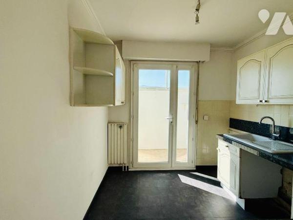 MARSEILLE 13011 : LA POMME | T3 EN DERNIER ÉTAGE AVEC BALCON, CAVE ET PARKING

Cet appartemen...