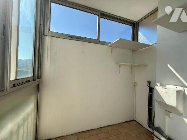 MARSEILLE 13011 : LA POMME | T3 EN DERNIER ÉTAGE AVEC BALCON, CAVE ET PARKING

Cet appartemen...