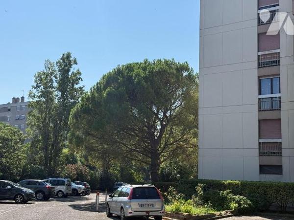 MARSEILLE 13011 : LA POMME | T3 EN DERNIER ÉTAGE AVEC BALCON, CAVE ET PARKING

Cet appartemen...