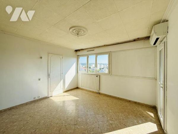 MARSEILLE 13011 : LA POMME | T3 EN DERNIER ÉTAGE AVEC BALCON, CAVE ET PARKING

Cet appartemen...