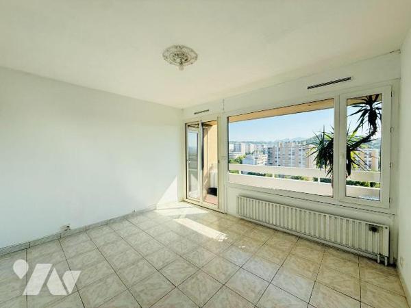 MARSEILLE 13011 : LA POMME | T3 EN DERNIER ÉTAGE AVEC BALCON, CAVE ET PARKING

Cet appartemen...