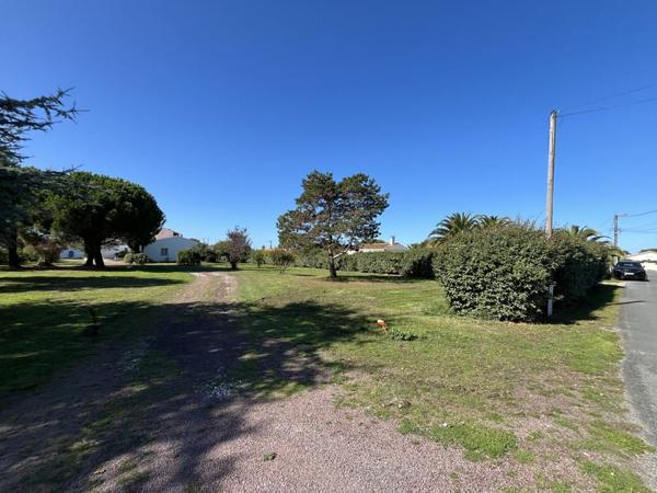 Terrain à vendre |  Le Château-d'Oléron |  695 m²