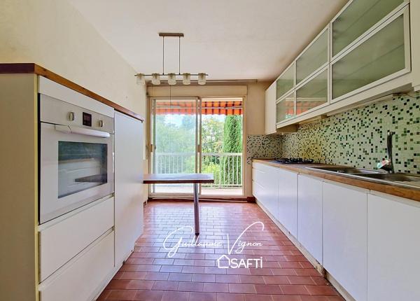 T3 lumineux avec terrasse dans résidence arborée