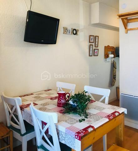 Opportunité unique !

Situé en plein cœur de la station de Pla d’Adet, cet appartement lumineux offre une situation exceptionnelle face aux pistes.
Balcon orienté sud avec superbe vue sur les montagnes, école de ski et commerces à deux pas… tout est là pour profiter pleinement de la montagne, été comme hiver.

Points forts qui font la différence :

•  Surface idéale, parfaitement distribuée
•  Appartement vendu meublé, literie en excellent état
•  Parquet au sol, cuisine fonctionnelle, WC séparé
•  Cellier + casier à skis à l’entrée de la résidence
•  Résidence bien entretenue, avec ascenseur (Sol y Neou)
•  Aucun travaux à prévoir – prêt à habiter ou à louer immédiatement

Excellente rentabilité locative grâce à son emplacement privilégié au cœur de la station et à sa configuration idéale pour les vacanciers.

Que vous cherchiez un pied-à-terre pour vos week-ends à la montagne ou un investissement locatif performant, cet appartement coche toutes les cases.
Ne laissez pas passer cette opportunité rare.

Contactez-nous dès maintenant pour organiser une visite et découvrir par vous-même tout le potentiel de ce bien exceptionnel.