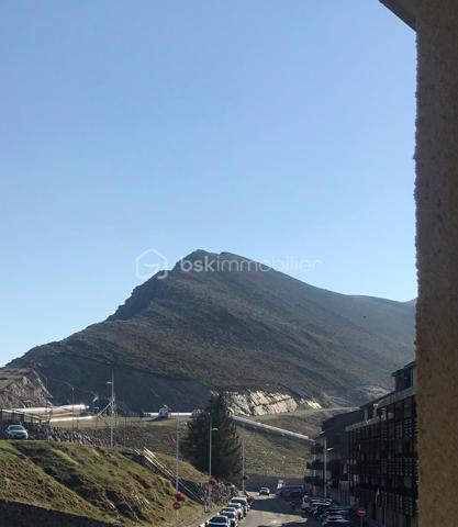 Opportunité unique !

Situé en plein cœur de la station de Pla d’Adet, cet appartement lumineux offre une situation exceptionnelle face aux pistes.
Balcon orienté sud avec superbe vue sur les montagnes, école de ski et commerces à deux pas… tout est là pour profiter pleinement de la montagne, été comme hiver.

Points forts qui font la différence :

•  Surface idéale, parfaitement distribuée
•  Appartement vendu meublé, literie en excellent état
•  Parquet au sol, cuisine fonctionnelle, WC séparé
•  Cellier + casier à skis à l’entrée de la résidence
•  Résidence bien entretenue, avec ascenseur (Sol y Neou)
•  Aucun travaux à prévoir – prêt à habiter ou à louer immédiatement

Excellente rentabilité locative grâce à son emplacement privilégié au cœur de la station et à sa configuration idéale pour les vacanciers.

Que vous cherchiez un pied-à-terre pour vos week-ends à la montagne ou un investissement locatif performant, cet appartement coche toutes les cases.
Ne laissez pas passer cette opportunité rare.

Contactez-nous dès maintenant pour organiser une visite et découvrir par vous-même tout le potentiel de ce bien exceptionnel.