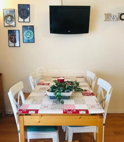 Opportunité unique !

Situé en plein cœur de la station de Pla d’Adet, cet appartement lumineux offre une situation exceptionnelle face aux pistes.
Balcon orienté sud avec superbe vue sur les montagnes, école de ski et commerces à deux pas… tout est là pour profiter pleinement de la montagne, été comme hiver.

Points forts qui font la différence :

•  Surface idéale, parfaitement distribuée
•  Appartement vendu meublé, literie en excellent état
•  Parquet au sol, cuisine fonctionnelle, WC séparé
•  Cellier + casier à skis à l’entrée de la résidence
•  Résidence bien entretenue, avec ascenseur (Sol y Neou)
•  Aucun travaux à prévoir – prêt à habiter ou à louer immédiatement

Excellente rentabilité locative grâce à son emplacement privilégié au cœur de la station et à sa configuration idéale pour les vacanciers.

Que vous cherchiez un pied-à-terre pour vos week-ends à la montagne ou un investissement locatif performant, cet appartement coche toutes les cases.
Ne laissez pas passer cette opportunité rare.

Contactez-nous dès maintenant pour organiser une visite et découvrir par vous-même tout le potentiel de ce bien exceptionnel.