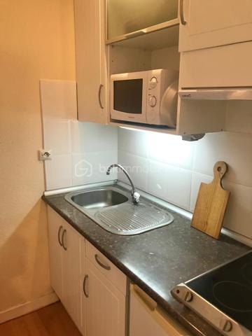 Opportunité unique !

Situé en plein cœur de la station de Pla d’Adet, cet appartement lumineux offre une situation exceptionnelle face aux pistes.
Balcon orienté sud avec superbe vue sur les montagnes, école de ski et commerces à deux pas… tout est là pour profiter pleinement de la montagne, été comme hiver.

Points forts qui font la différence :

•  Surface idéale, parfaitement distribuée
•  Appartement vendu meublé, literie en excellent état
•  Parquet au sol, cuisine fonctionnelle, WC séparé
•  Cellier + casier à skis à l’entrée de la résidence
•  Résidence bien entretenue, avec ascenseur (Sol y Neou)
•  Aucun travaux à prévoir – prêt à habiter ou à louer immédiatement

Excellente rentabilité locative grâce à son emplacement privilégié au cœur de la station et à sa configuration idéale pour les vacanciers.

Que vous cherchiez un pied-à-terre pour vos week-ends à la montagne ou un investissement locatif performant, cet appartement coche toutes les cases.
Ne laissez pas passer cette opportunité rare.

Contactez-nous dès maintenant pour organiser une visite et découvrir par vous-même tout le potentiel de ce bien exceptionnel.