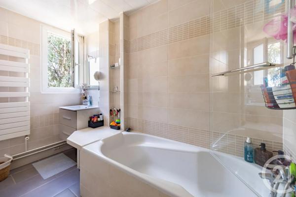 Appartement F4 à vendre  4 pièces - 67,38 m 2   VIGNEUX SUR SEINE  - 91