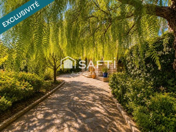 UNE ADRESSE D'EXCEPTION À SANARY-SUR-MER : VUE MER, PORT À PIED, CALME ABSOLU. PARCELLE CONSTRUCTIBLE ATTENANTE DE 1 245 M² EN SUS
