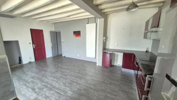 Maison à rafraichir avec beau potentiel