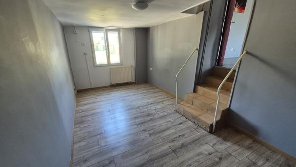 Maison à rafraichir avec beau potentiel