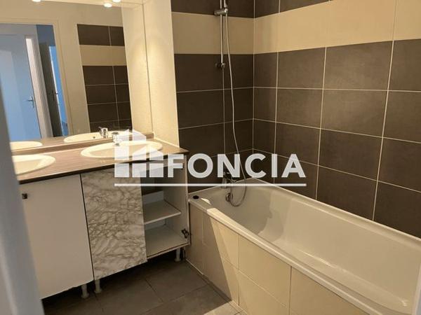 Location Appartement 5 pièces 109.5 m² - 1-5 AVENUE DU 10 MAI 1981 Ambes 33810