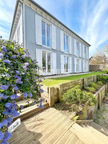 Maison en pierre rénovée avec extension contemporaine, piscine et plage à pied à Étables-sur-Mer