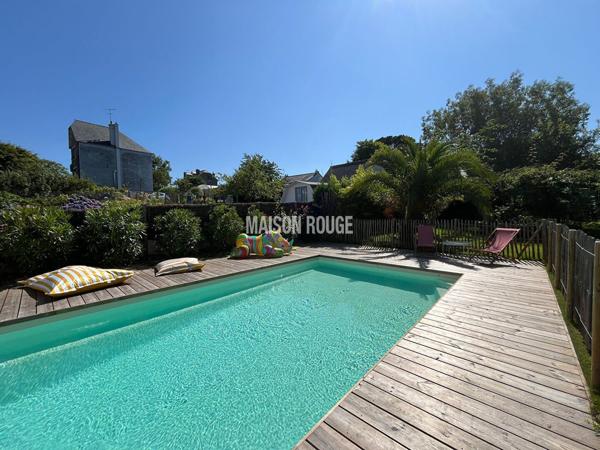 Maison en pierre rénovée avec extension contemporaine, piscine et plage à pied à Étables-sur-Mer