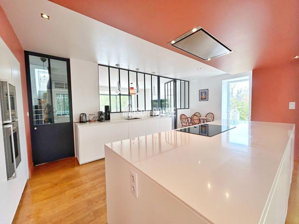 Maison en pierre rénovée avec extension contemporaine, piscine et plage à pied à Étables-sur-Mer