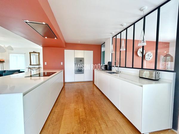 Maison en pierre rénovée avec extension contemporaine, piscine et plage à pied à Étables-sur-Mer