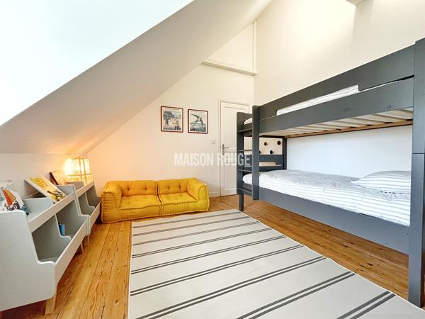 Maison en pierre rénovée avec extension contemporaine, piscine et plage à pied à Étables-sur-Mer
