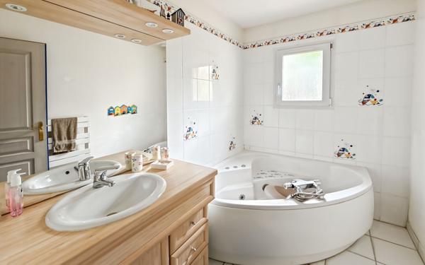 Maison à vendre    8 pièces • 280 m2 Yvoy-le-Marron